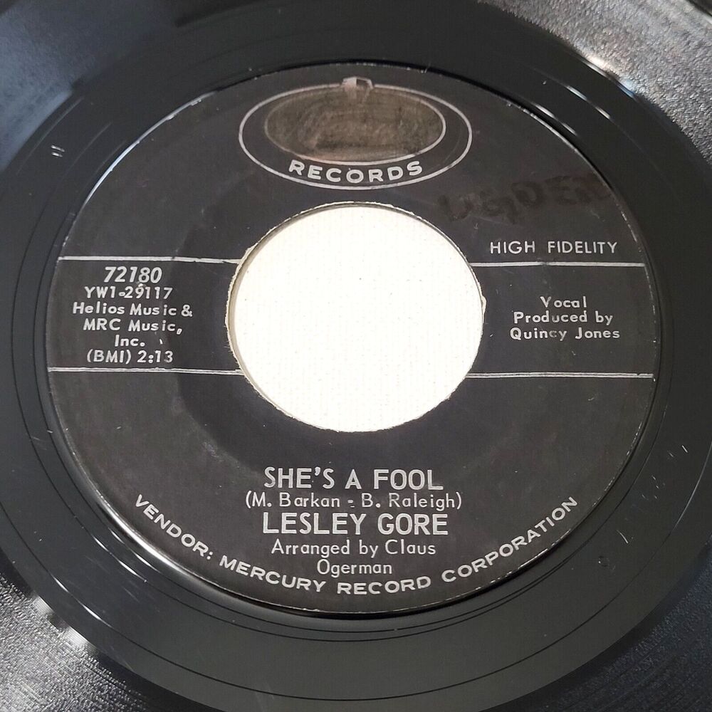 Lesley Gore 45 RPM -  She's A Fool / The Old Crowd - Mercury VG Rock '63